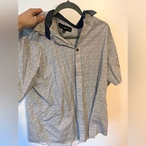 COMFORTABLE CASUAL BUTTON UP